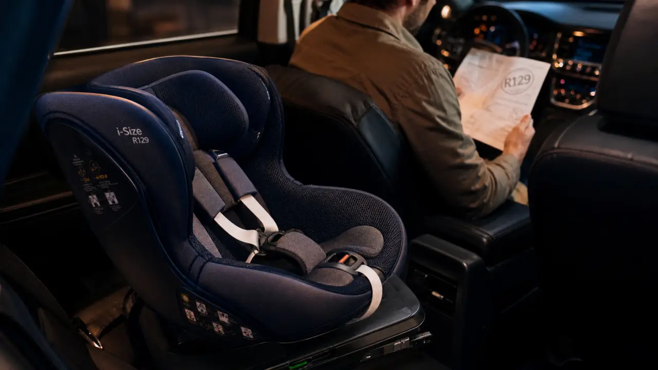 Norme siège auto 2025 R129 : siège dos à la route ISOFIX