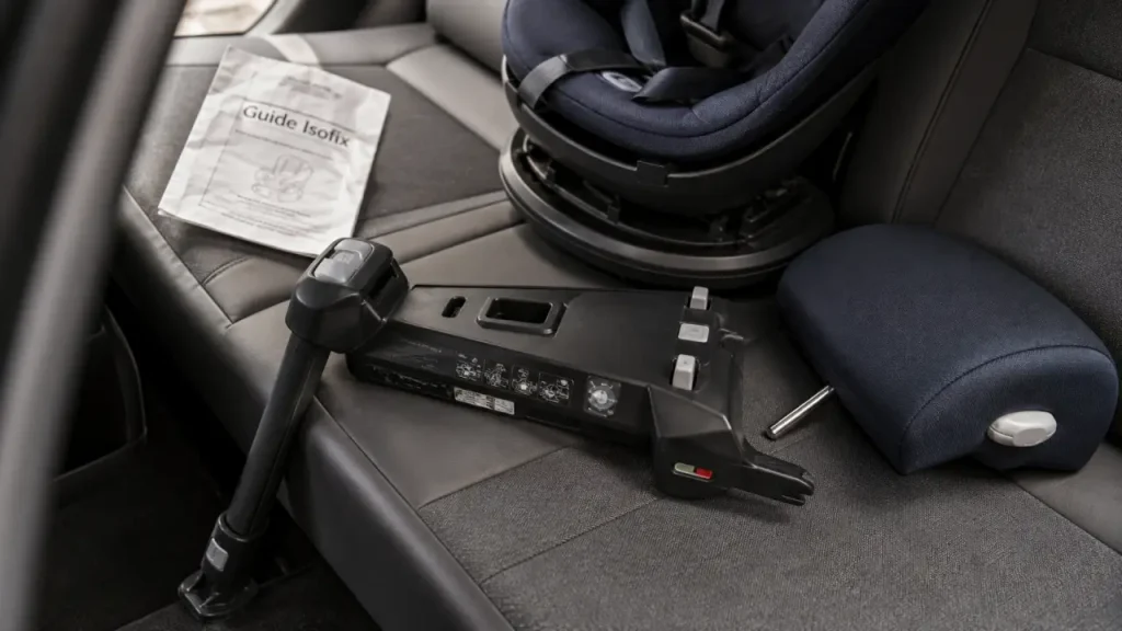 Siège auto bébé2luxe Isofix 360° dans une voiture