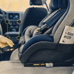 Siège auto leclerc avec fixation Isofix et harnais visibles