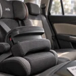 Siège auto bouclier joie Trillo Shield installé, prêt dès 9 kg